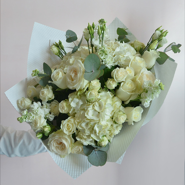 White Purity Bouquet | Buy Flowers in Dubai UAE | Flower Bouquet