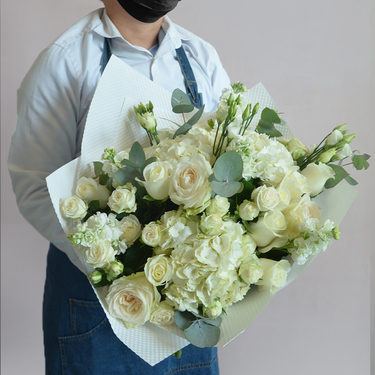 White Purity Bouquet | Buy Flowers in Dubai UAE | Flower Bouquet