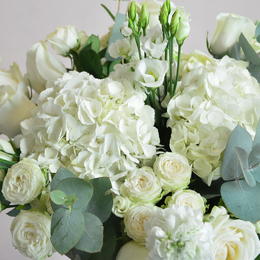 White Purity Bouquet | Buy Flowers in Dubai UAE | Flower Bouquet