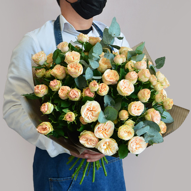 Peach Spray Rose Bouquet | Buy Flowers in Dubai UAE | Flower Bouquet