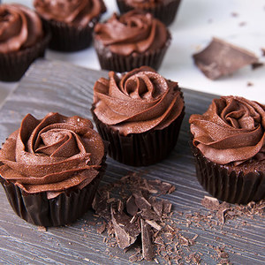 4 Chocolate Fudge Cupcakes | Buy Desserts in Dubai UAE | Gifts