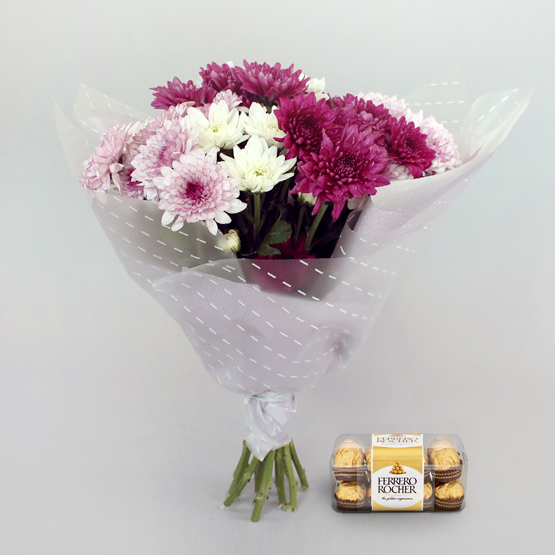 Bloom Gift Package Fresh flowers and cupcakes for next day delivery in Dubai and Abu Dhabi