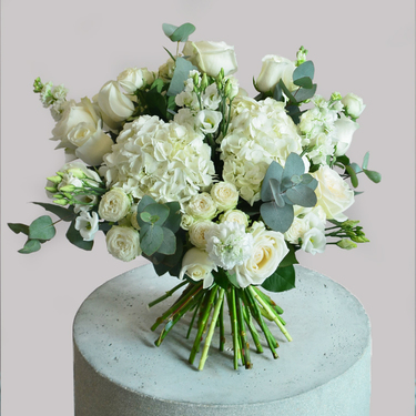 White Purity Bouquet | Buy Flowers in Dubai UAE | Flower Bouquet