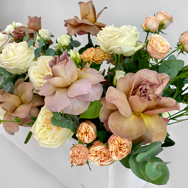 White Haven Flower Box | Buy Flowers in Dubai UAE | Gifts